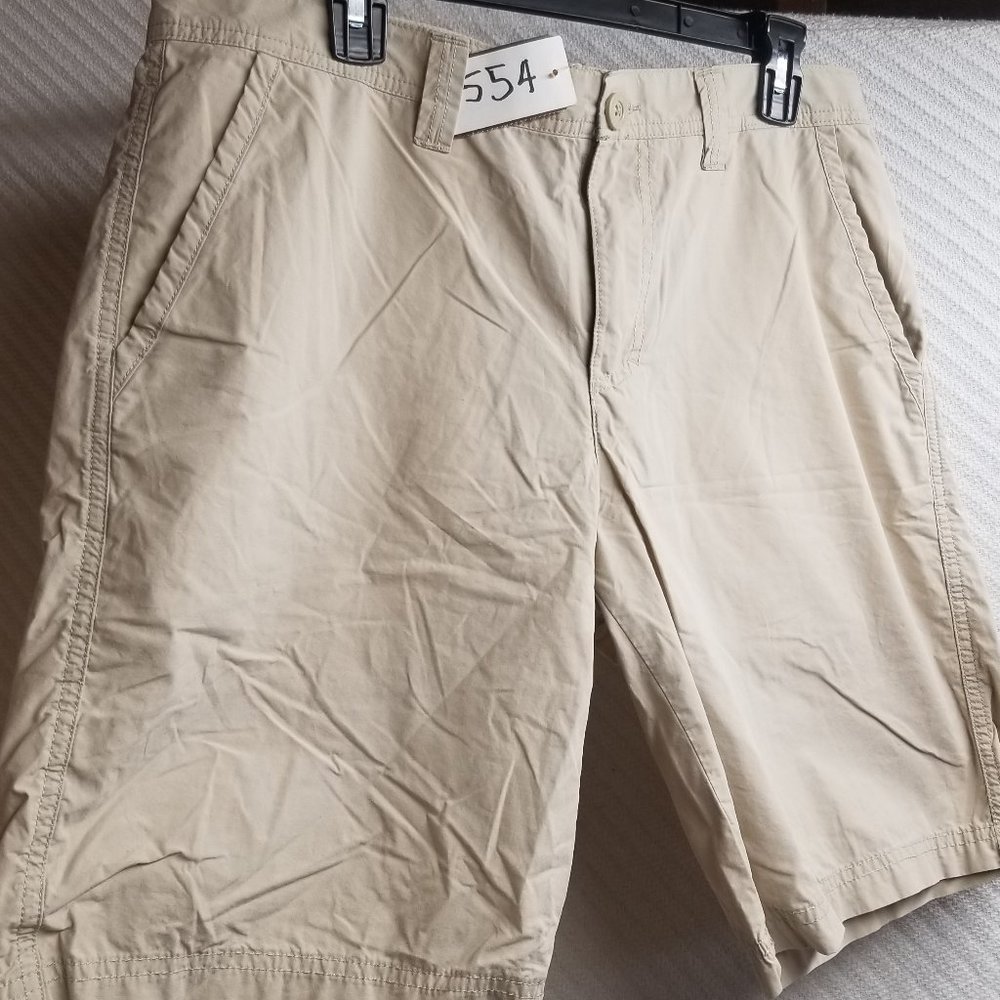 554 - Columbia 32W Hiking Shorts